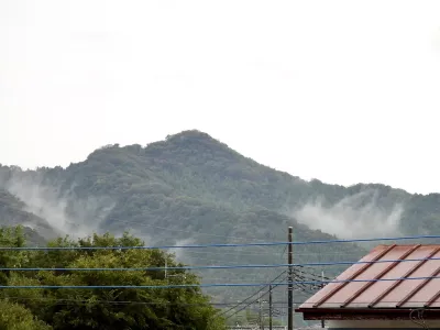 今日の風景/雨上がりにかかる山のもや 〜2025年10月1日〜